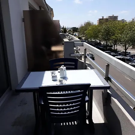 Le Renaissance - - Place Du Marche Mae-6571 Апартаменты